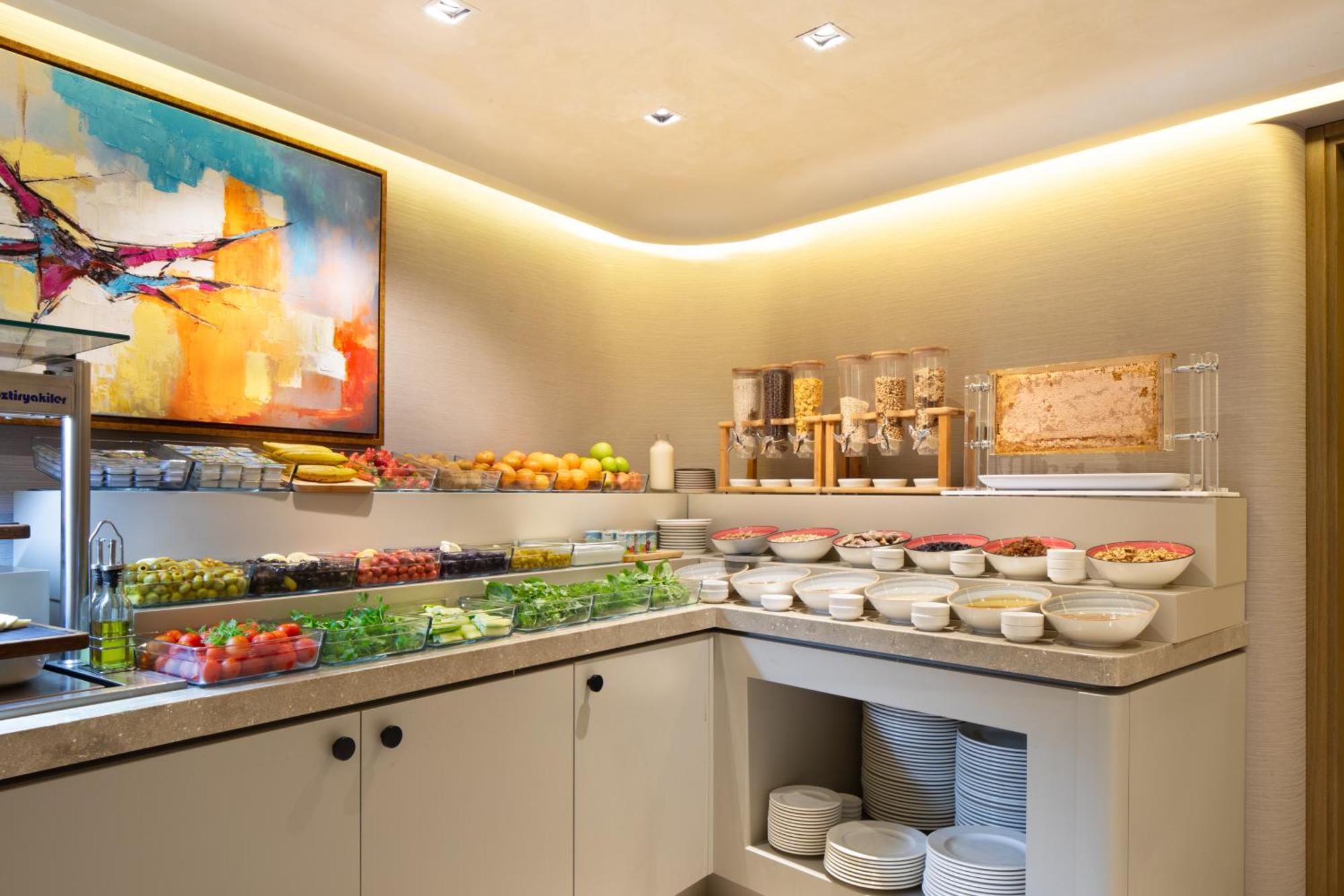 Bentley Hotel Old City-Special Class Стамбул Экстерьер фото A buffet at a hotel