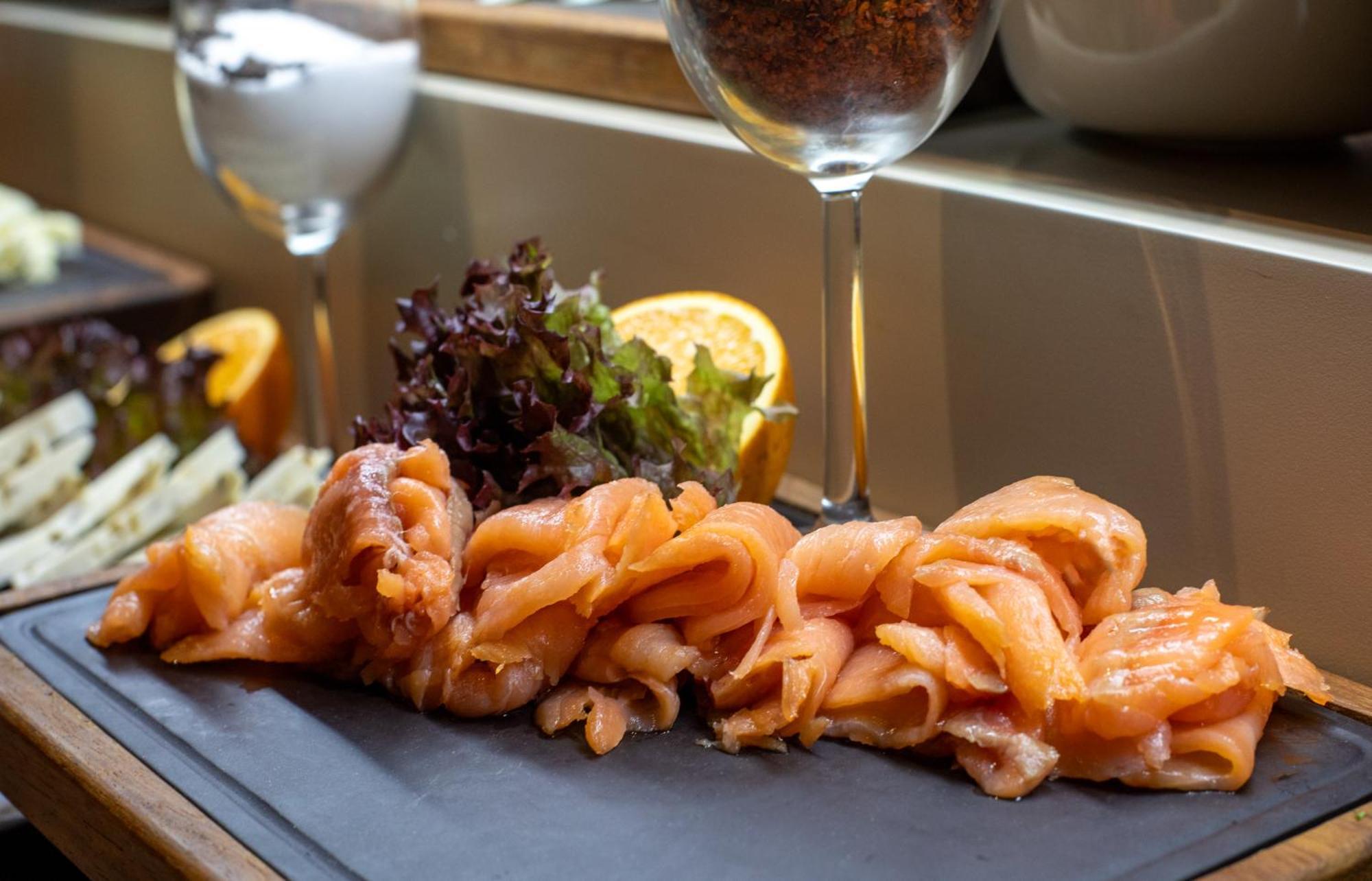 Bentley Hotel Old City-Special Class Стамбул Экстерьер фото Smoked salmon
