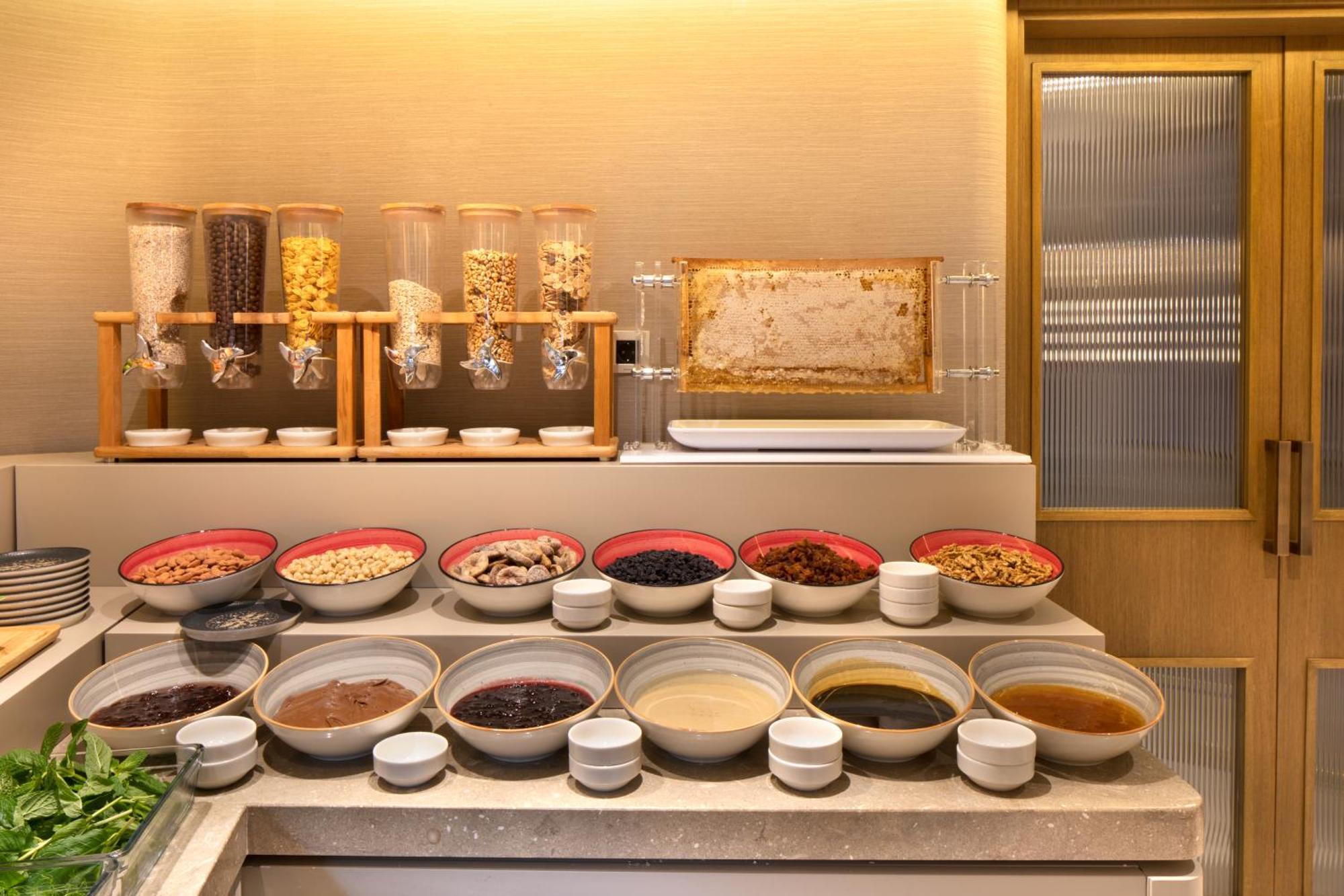Bentley Hotel Old City-Special Class Стамбул Экстерьер фото A selection of breakfast cereals